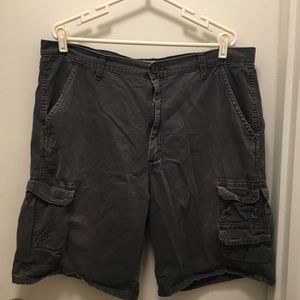 Wrangler Men’s Cargo Shorts size 38- Dark Grey